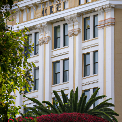 מלון אלגנטי בנוב היל, הכולל חזית קלאסית וגנים שופעים